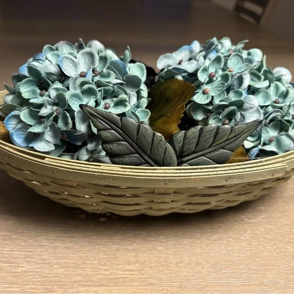 A Longaberger 2010 Oval Sage Green Color, with Teal color silk Hydranges. - Picture 3 of 16